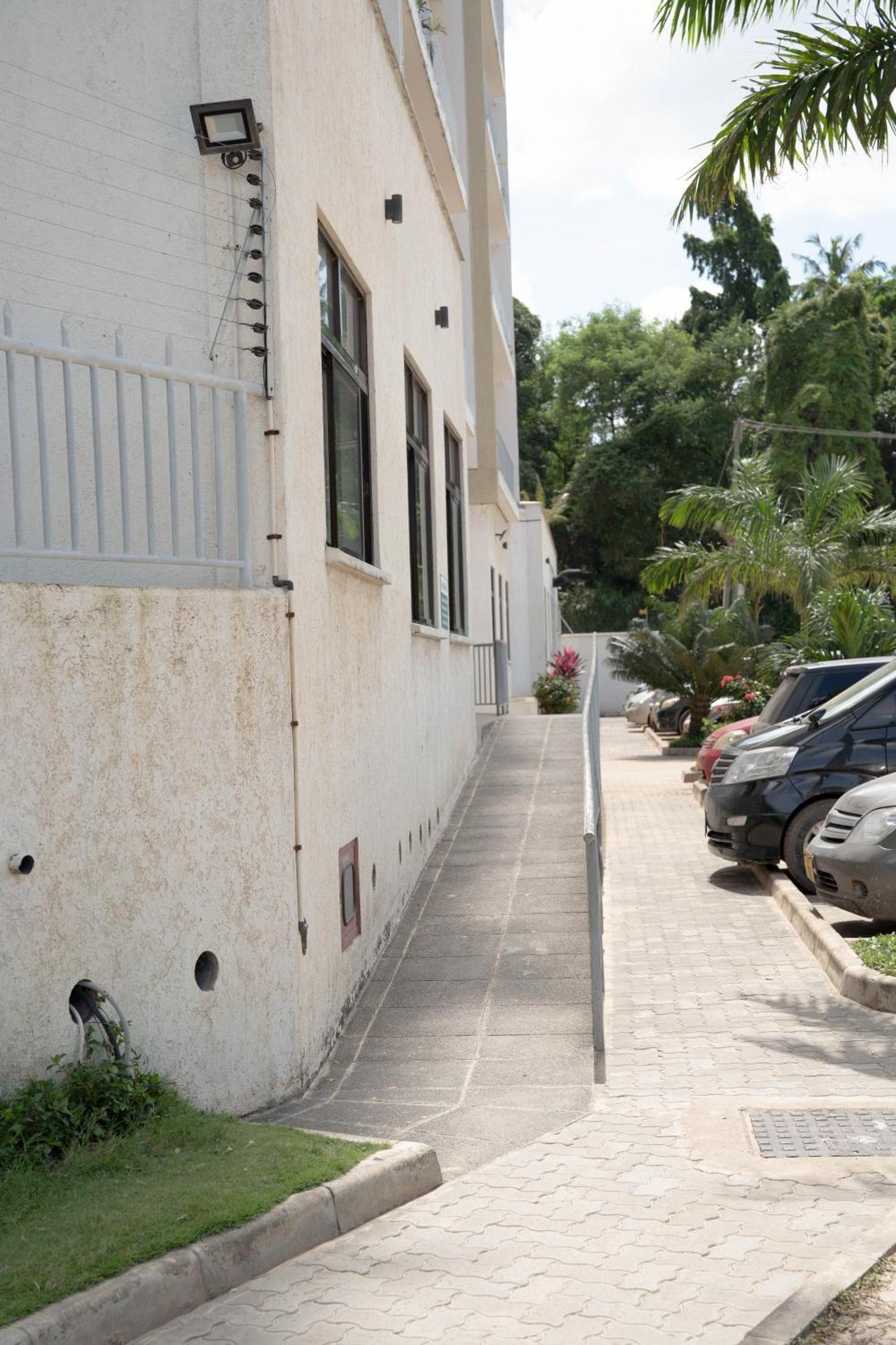 Flo'S Eco Residence Dar es Salaam Exterior foto